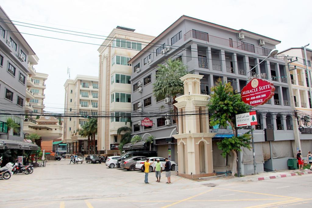 Royal Q & D Suites Pattaya Exterior photo