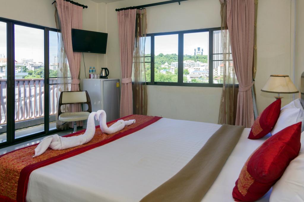 Royal Q & D Suites Pattaya Exterior photo