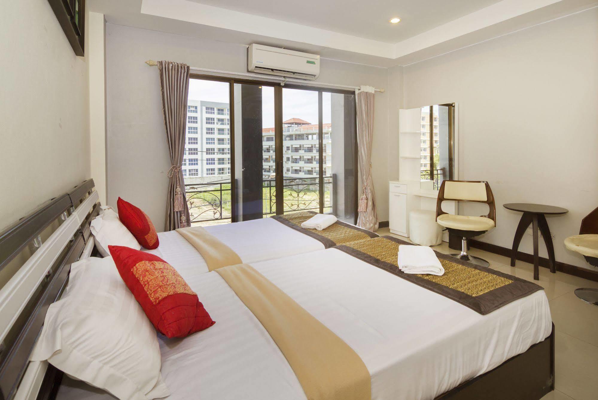 Royal Q & D Suites Pattaya Exterior photo
