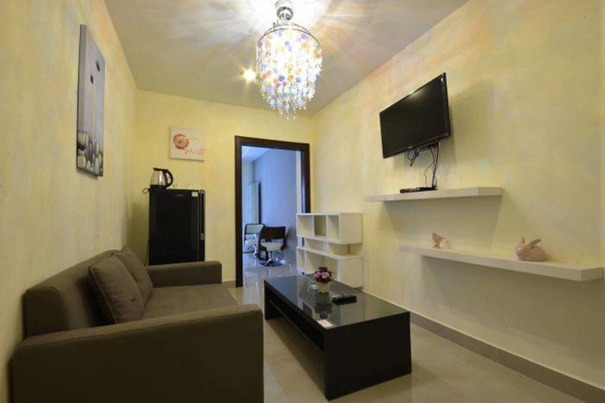 Royal Q & D Suites Pattaya Exterior photo