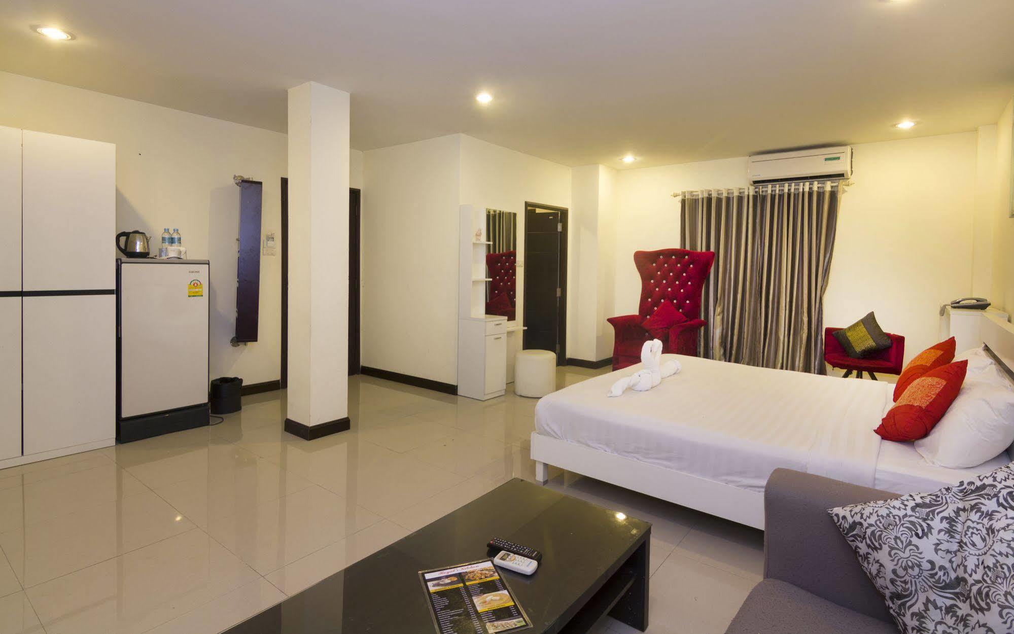 Royal Q & D Suites Pattaya Exterior photo