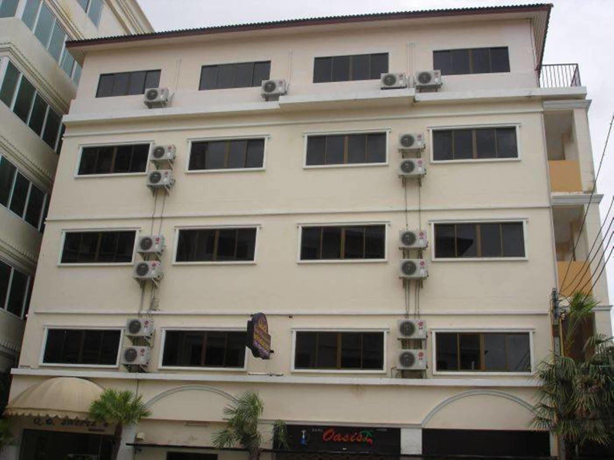 Royal Q & D Suites Pattaya Exterior photo