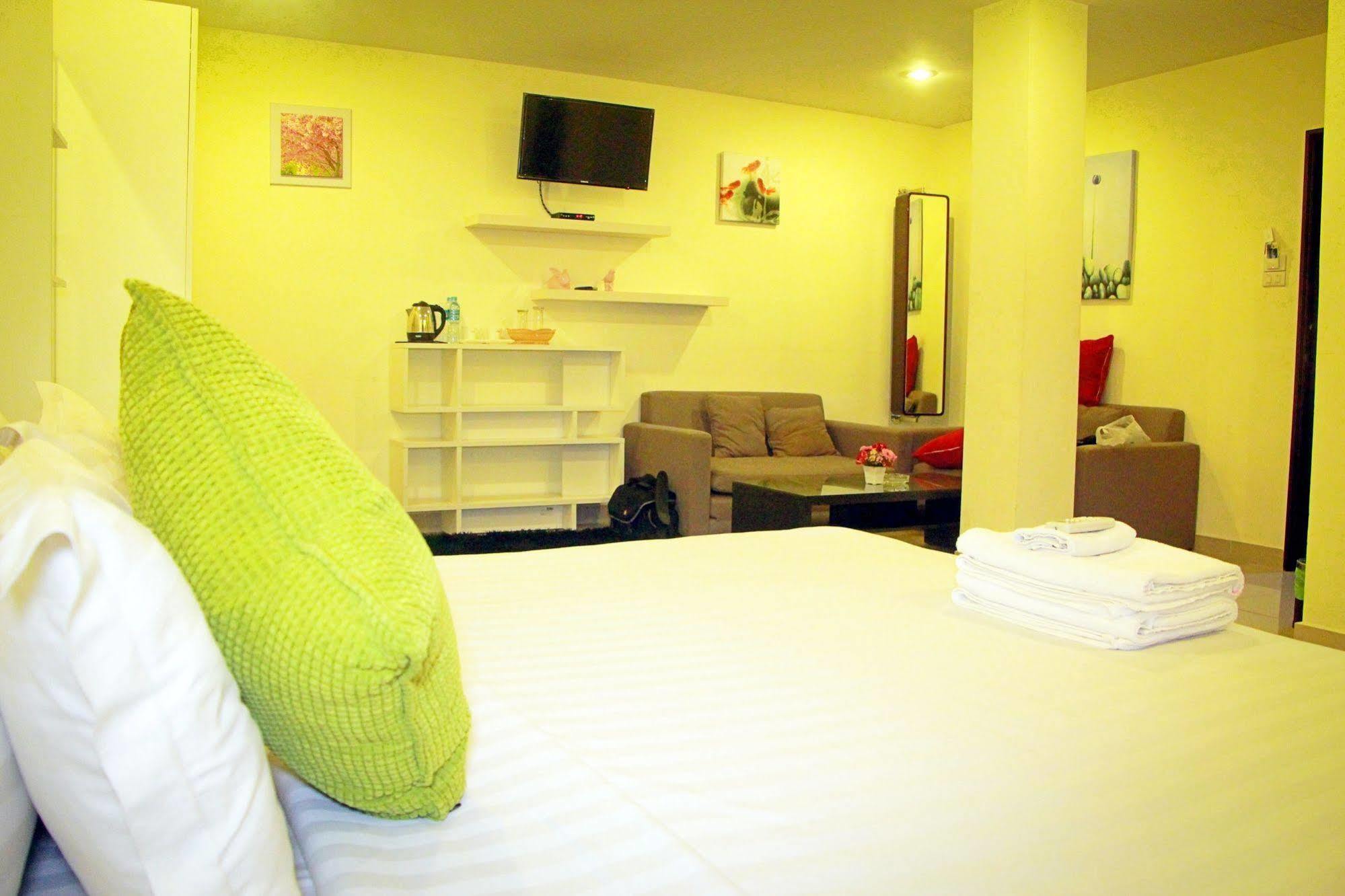 Royal Q & D Suites Pattaya Exterior photo
